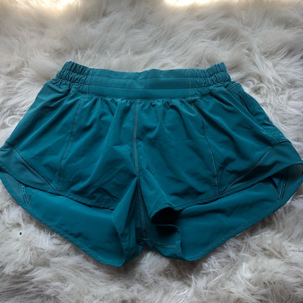 Green lululemon hotty hot shorts size 6